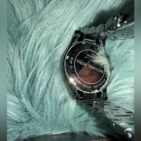 Micheal Kors watch - Picture 6 of 6
